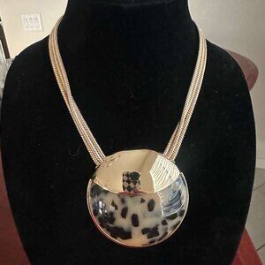 NWT CHICOS GOLDEN TORTOISE PENDANT NECKLACE.